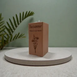 Houten herdenkingskaars Luce 12 cm sfeerfoto