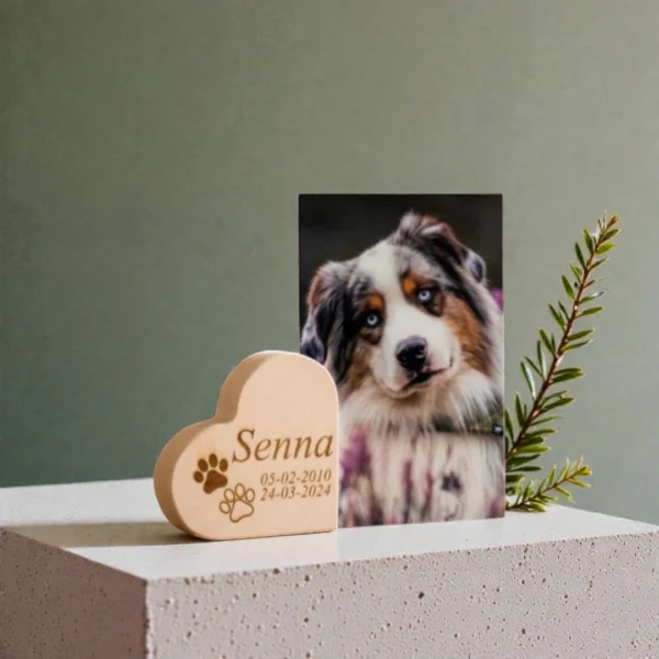 Houten keepsake urn Heartwood - keepsake urn voor huisdieren sfeerfoto