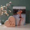 Keepsake hart urn met foto en ashouder sfeerfoto