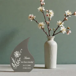 Memento keepsake urn stonegreen met gravering sfeerfoto